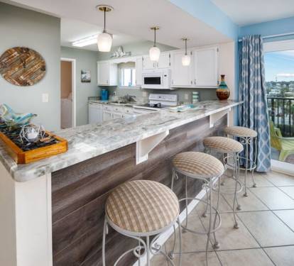 Kitchen, Sea Oats Resort Okaloosa Island Fort Walton Beach Destin Vacation Rentals