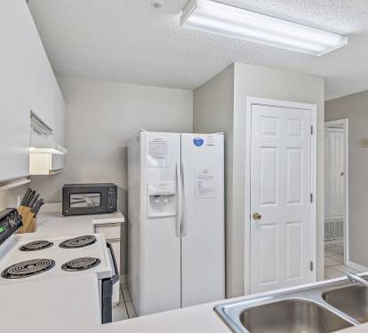 'Efficiently Organized Kitchen with Full-Size Appliances'