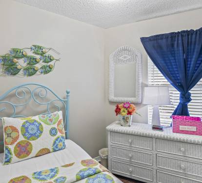 Single Twin Bedroom