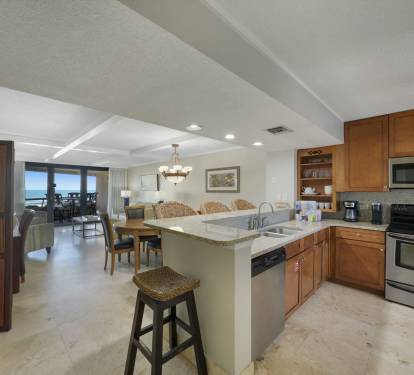 Kitchen Bar with seating and gulf views