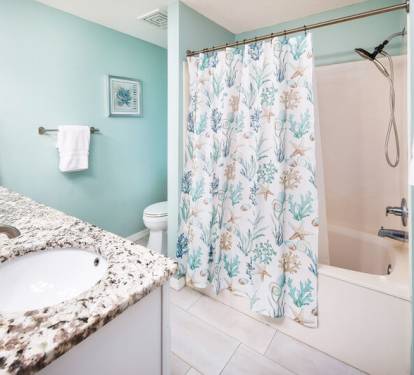 Master Bathroom - Gulf Dunes Resort Unit 616 / Okaloosa Island / Fort Walton Beach Vacation Rentals