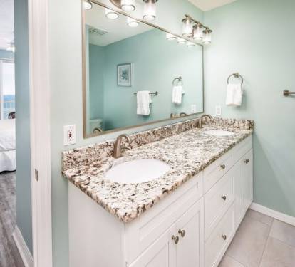 Master Bathroom - Gulf Dunes Resort Unit 616 / Okaloosa Island / Fort Walton Beach Vacation Rentals