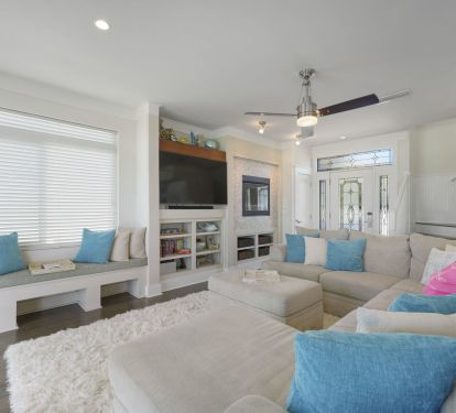Fully furnished living room with gulf views