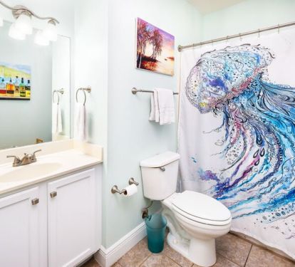 Hallway Bath - Waters Edge Resort unit 613 Okaloosa Island Fort Walton Beach Vacation Rentals by Sunset Resort Rentals