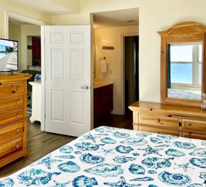 Master Bedroom - Waters Edge Resort Unit 510 Okaloosa Island Fort Walton Beach Vacation Rentals