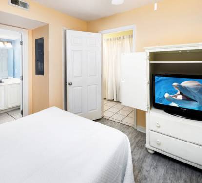 Bedroom 3 - Gulf Dunes Resort Unit 117 Okaloosa Island Fort Walton Beach Vacation Condos by Sunset Resort Rentals