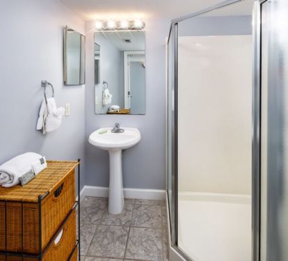 Hallway Bathroom, Pelican Isle 305 Fort Walton Beach Okaloosa Island Vacation Rentals