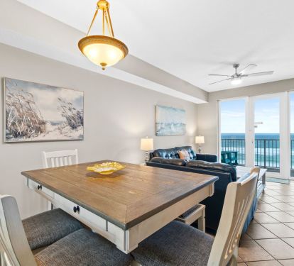 Dining Area - Table seats 6 - additional seating at kitchen counter