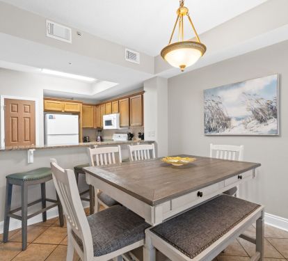 Dining Area - Table seats 6 - additional seating at kitchen counter