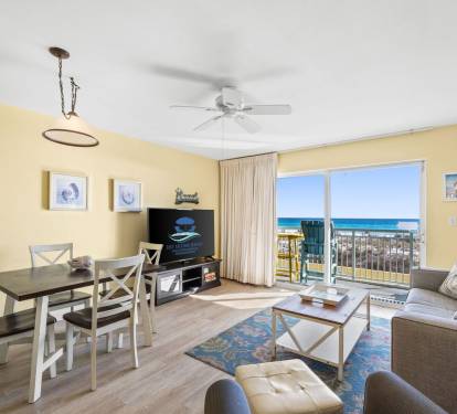 Living Area - Sleeper Sofa - Beach Views - Cable & Smart TV