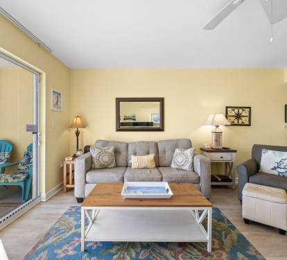 Living Area - Sleeper Sofa - Beach Views - Cable & Smart TV