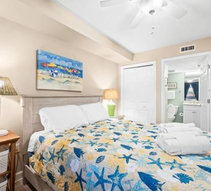 Bedroom - Queen Bed - Smart TV & Cable - Attached Full Bathroom - Linens Provided