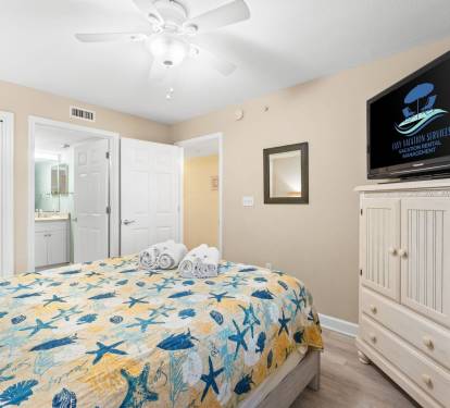 Bedroom - Queen Bed - Smart TV & Cable - Attached Full Bathroom - Linens Provided