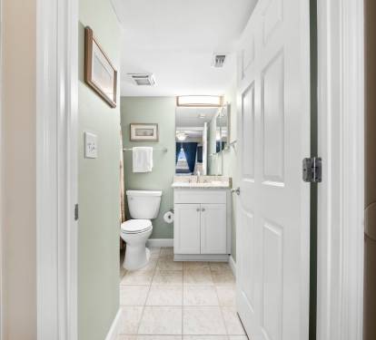 Attached Full Bathroom - Tub/Shower Combo - Toilet - Vanity - Towels Provided
