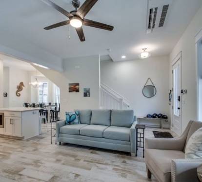 Cozy Living Room / Dining Area