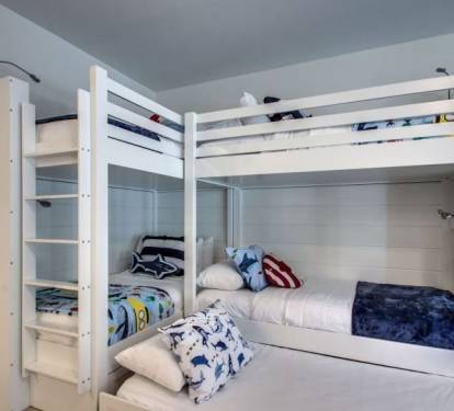 4 Twin Bunk Beds plus Pull Out Fits the Whole Family
