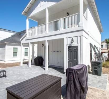Outdoor Lounge with BBQ, Paddle Boards, Beach Toys and More!