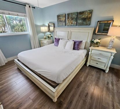 Second master suite with king sized bed