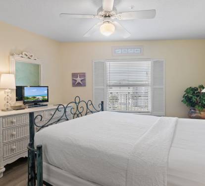 Ideal for traveling couples or teens - includes a TV, dresser, and soft bedding.