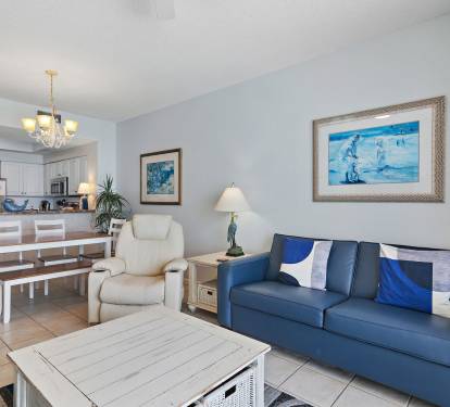 Open Floor Plan Living/Dining/Kitchen Area