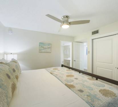 Relaxing king bedroom retreat steps from the Gulf