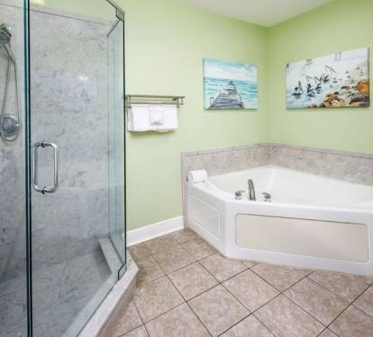 Master Bath - Waters Edge Resort Unit 604 Okaloosa Island Fort Walton Beach Vacation Rentals by Sunset Resort Rentals