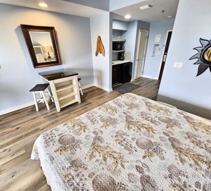 Luau I - 6705 Studio_7