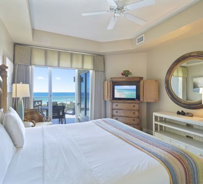Coastal king bedroom overlooking the Gulf of Mexico in Destin