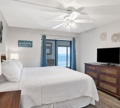 Master bedroom/Smart TV