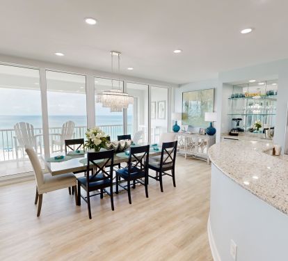 Dining Area & Bar
