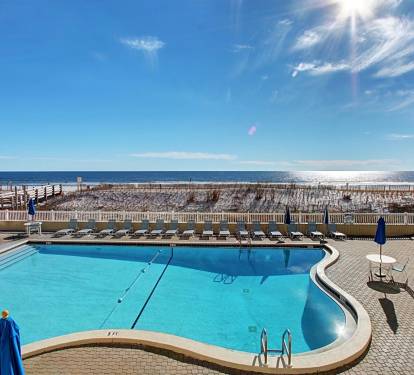 Gorgeous beach front pool 