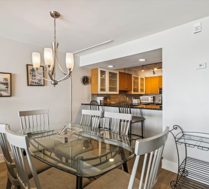 Dining to kitchen