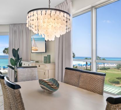 Enjoy a meal with Stunning Views