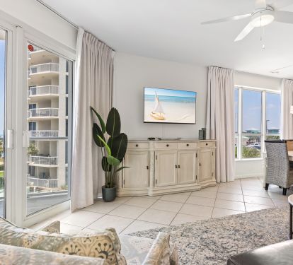 Living Area with Gulf Views and Flat Screen TV