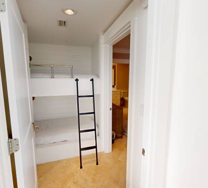 Bunkbeds & Guest Bedroom 2 Entry