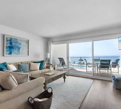 Living area with amazing view