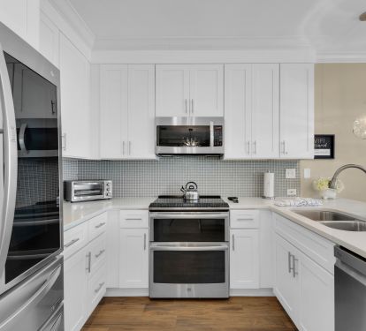 Double Oven and Beautiful Stainless Appliances