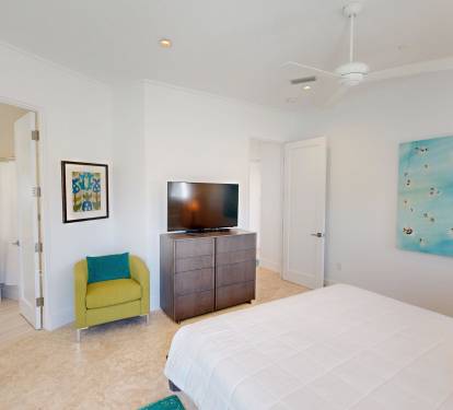 Guest Bedroom 1 (1st Floor)