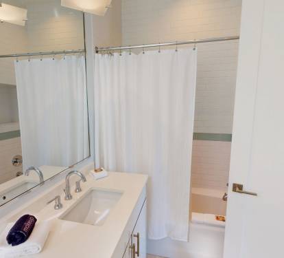 Guest Bathroom 1 (1st Floor)