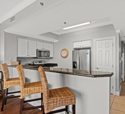 Kitchen with Breakfast Bar
