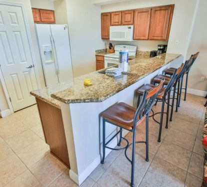 Kitchen with Breakfast Bar