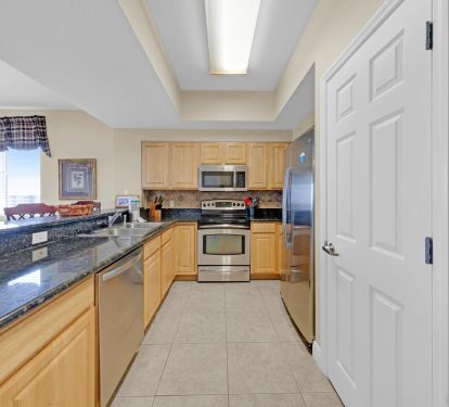 Kitchen with Breakfast Bar