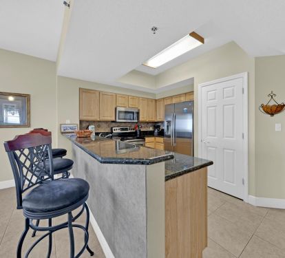 Kitchen with Breakfast Bar