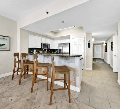 Kitchen with Breakfast Bar