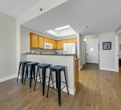 Kitchen with Breakfast Bar