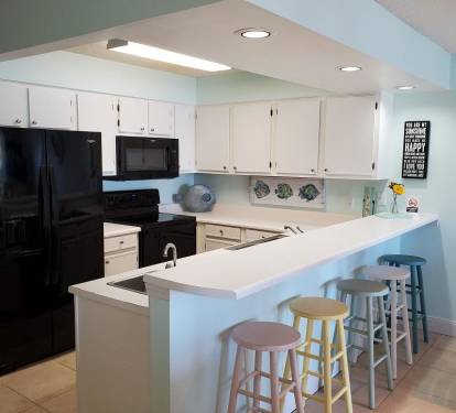 Kitchen with Breakfast Bar