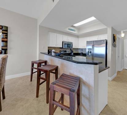 Kitchen with Breakfast Bar