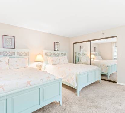 Guest Bdrm with 2 queen beds.
