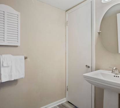 1/2 bathroom