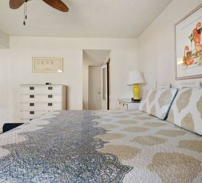 master bdrm king bed.